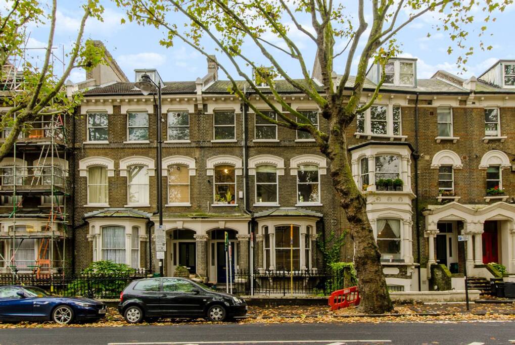 Nice neighborhood with easy transport links