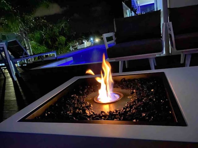 Pet Friendly & Solar Heated Pool- Canal front Home gallery image 2