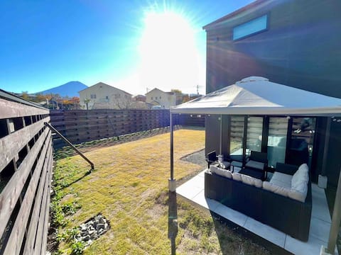 (new) Mt Mt View!The dog is ok!5min walk to Lake Kawaguchiko, 200 ㎡ Stylish House with Garden