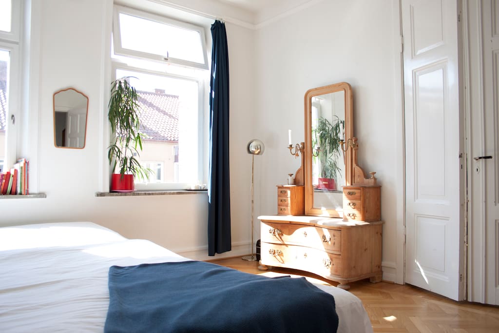 Bedroom 1. (The single bed will appear in bedroom 2 and not in bedroom 1 as shown i the image!)