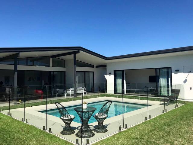 Mid Mod Casuarina gallery image 3