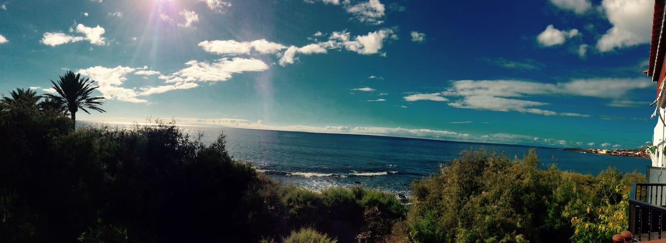 A HOME IN FRONT OF THE SEA