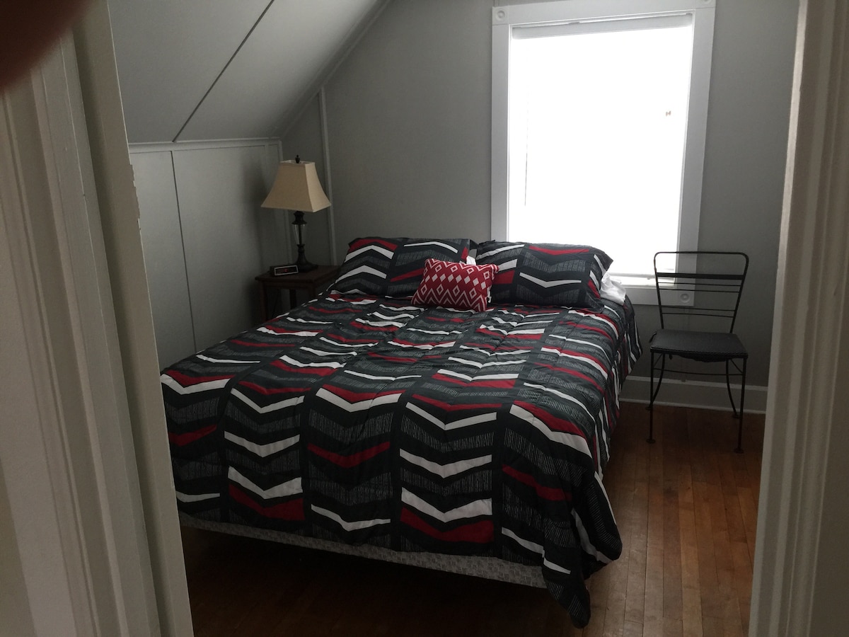 Spálňa s manželskou posteľou Queen na 