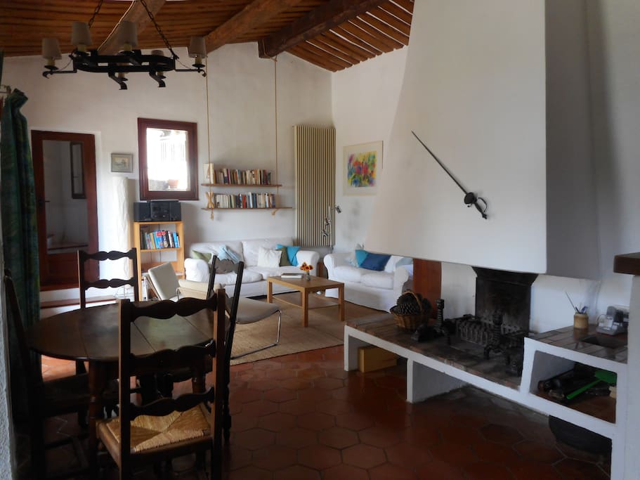 Open plan sitting room, dining area (and kitchen)