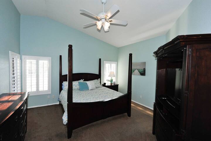 Summerlin’s Finest with fabulous back yard gallery image 4