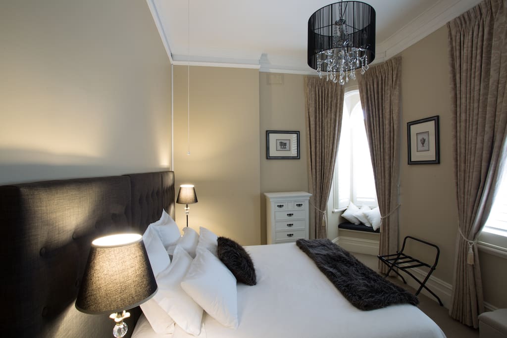 The Turret bedroom.
King size bed or two singles.