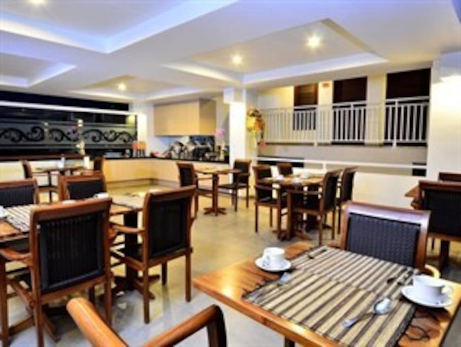 Restoran yang nyaman dan bisa untuk lebih dari 20 tamu.