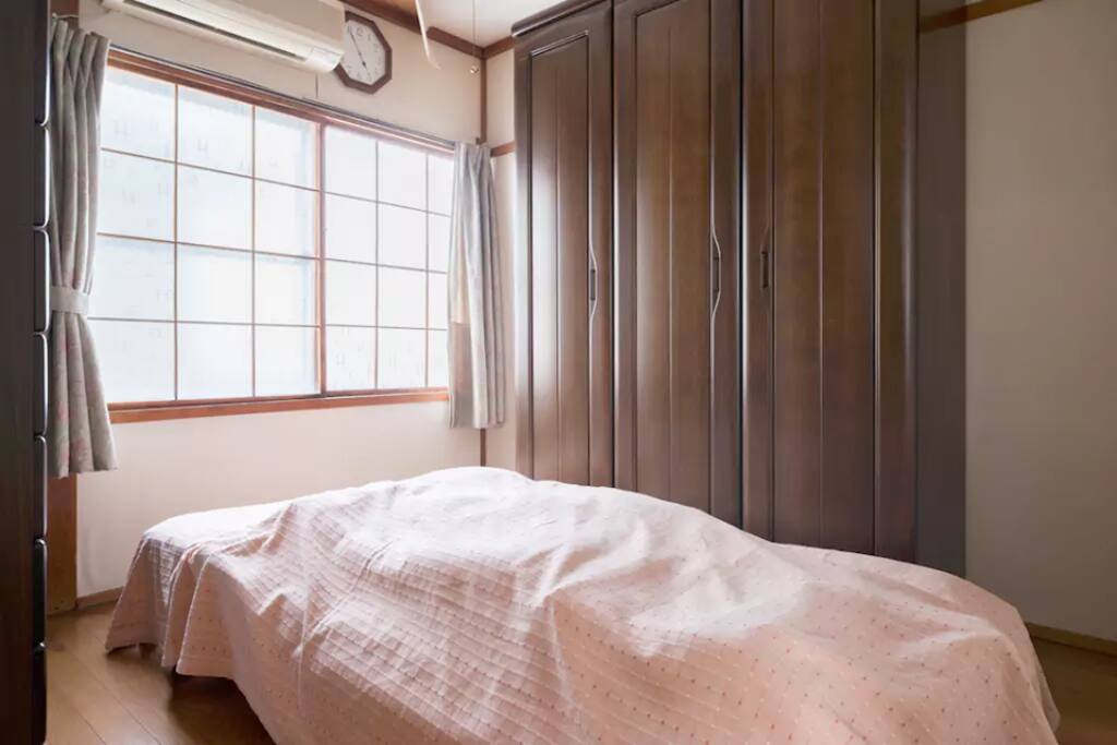 Big single bed(1F's room)大單人床,位於一樓
