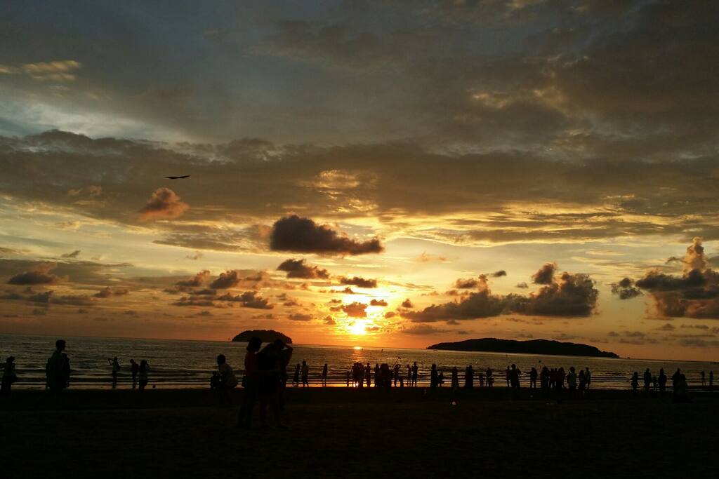 楼下每日不同的海滩落日3