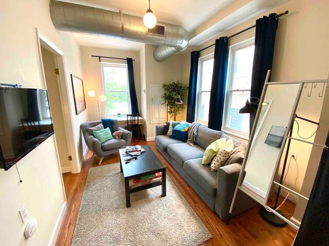 Cozy comfortable apt! Above coffee+craft beer :)