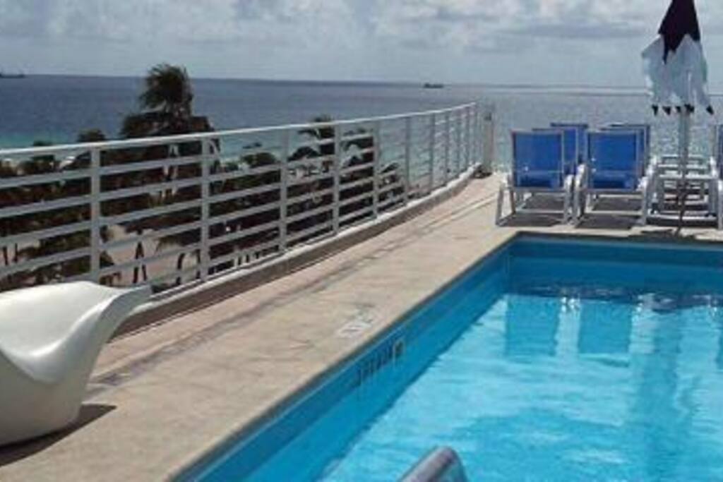 ROOF TOP POOL