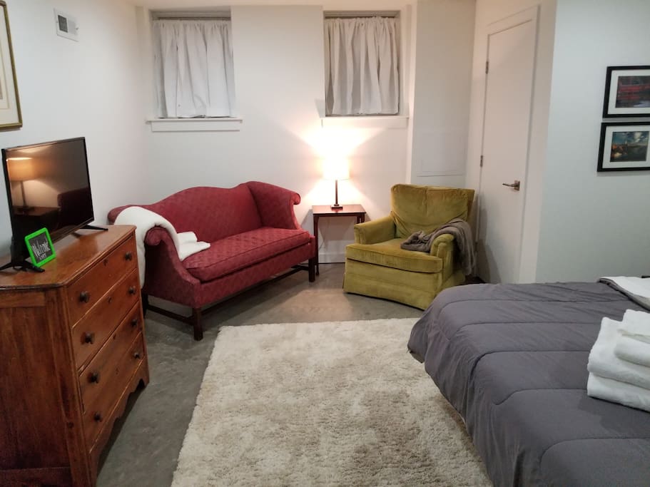Sitting area and flat-screen TV