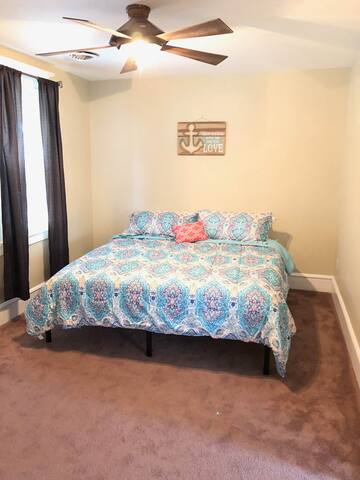 Whole House! Vintage Beach Home, SLEEPS 8+