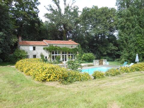 Nature, Quiet, Private Pool for 11 People