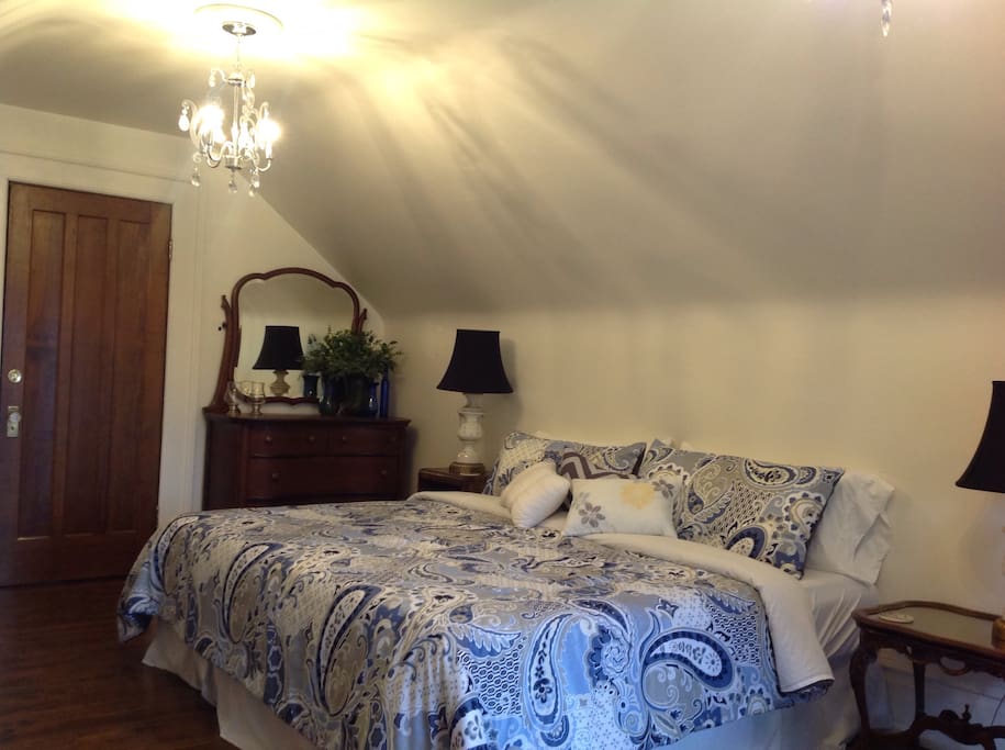 3rd floor king size bedroom