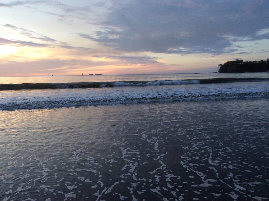 Playa Potrero Situado a tan solo 150mts de nuestras instalaciones.