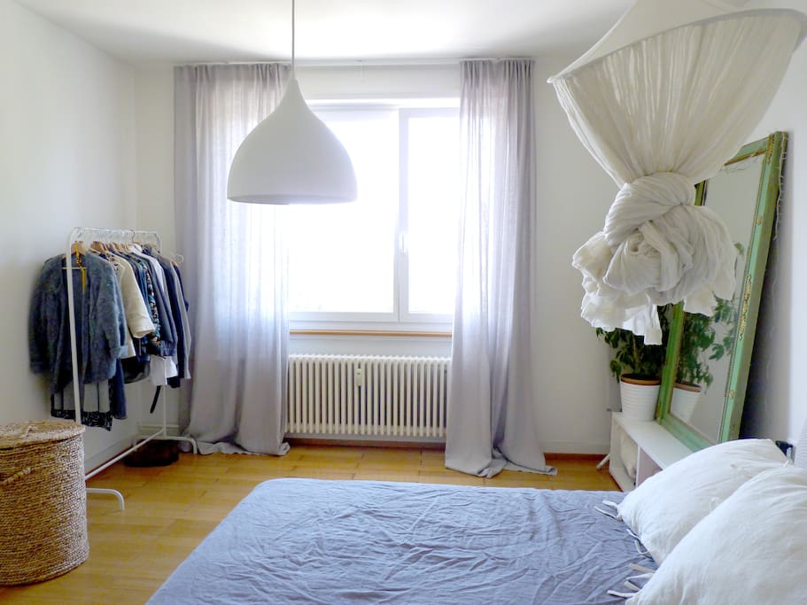 Bedroom / Schlafzimmer / Chambre