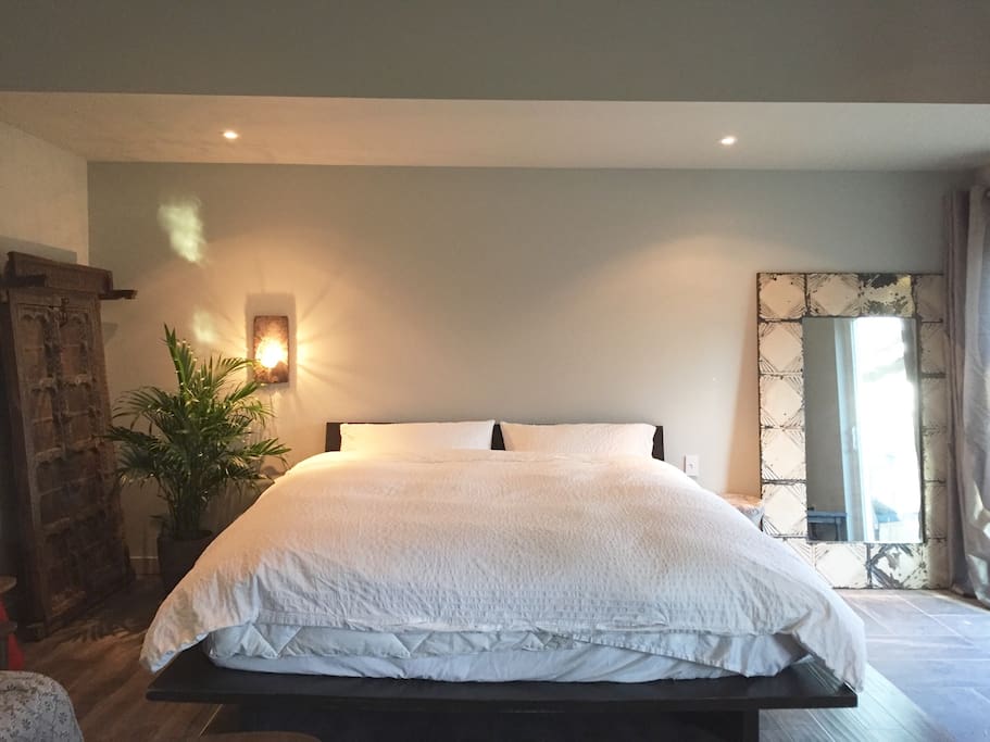 Master bedroom/ king size bed