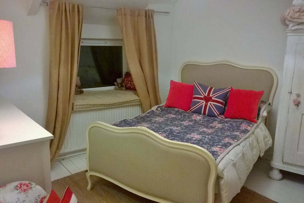Bedroom for rent.