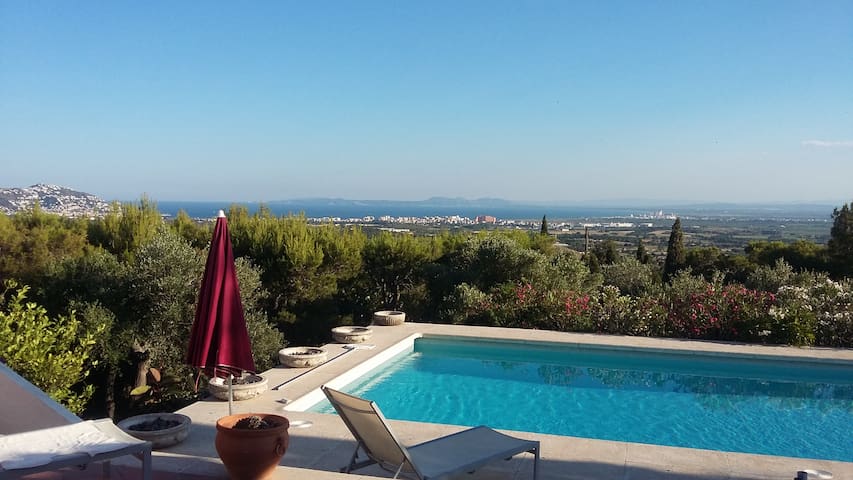 Superbe villa avec grande piscine & vue imprenable