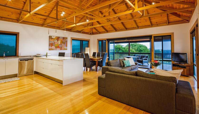 Dolphin House by the Beach gallery image 2