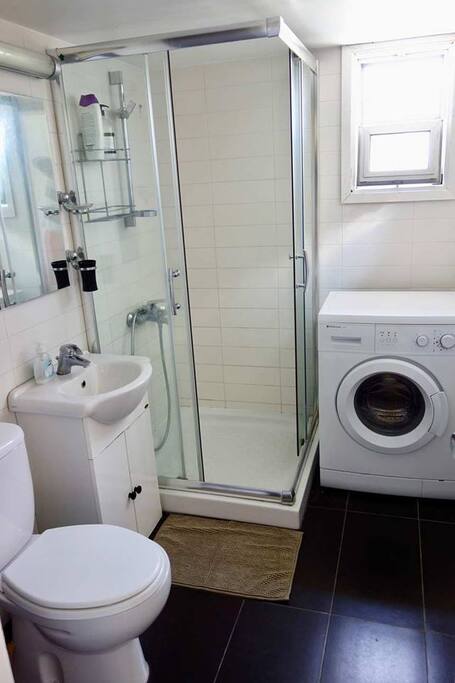 2.Toilet with shoer