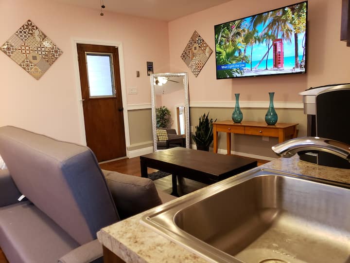 Charming Detached Studio: Midway Escape, For 4 - Santa Maria, CA