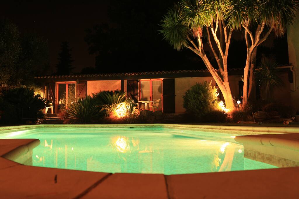 Piscine la nuit