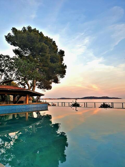 Exceptional waterfront villa