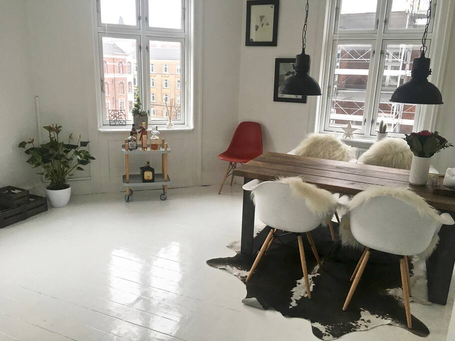 Dining room part two: Light and bright and very spacious.