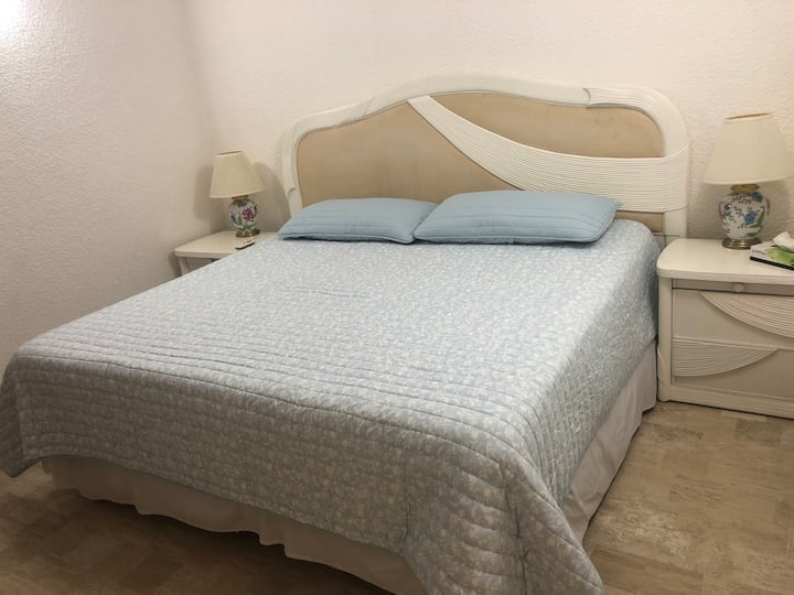 Schlafzimmer 1