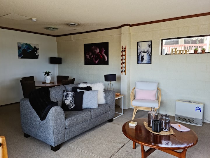 Convenient And Functional Unit 10 Mins From Town - 타우랑가