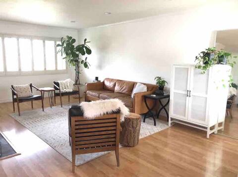 Modern 2 Bedroom Near Disneyland & Beach!