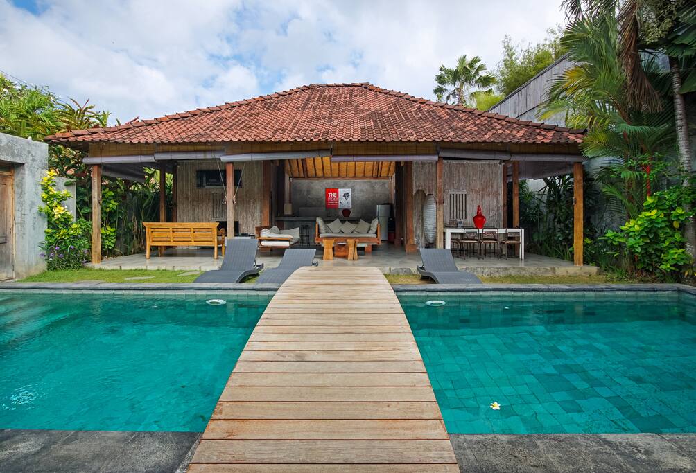 Exterior (Villa 1)