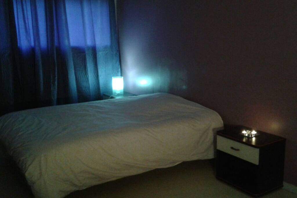 Lit double + matelas une place (enfant ou adultes)