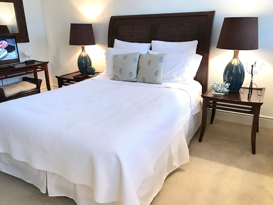 Queen bed.
