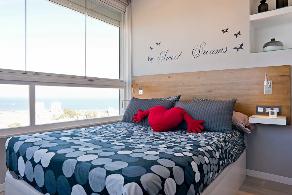 Estudio de diseño cosmopolita con vistas al mar
Cosmopolitan design studio with sea views