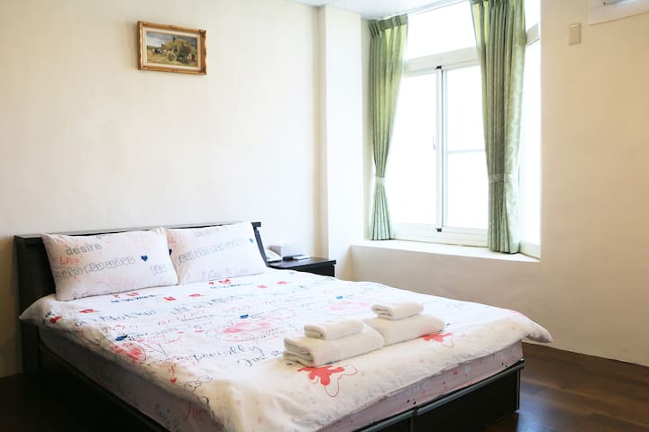 Deluxe 3 person suite multi-bed type suitable for baby independent space, take a quiet air, light high-heeled shoes, church bag, fishing market, bed
