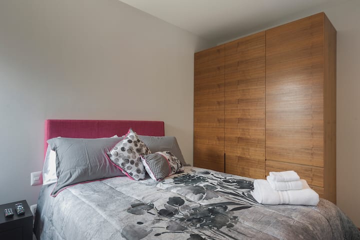 带双人床的次卧