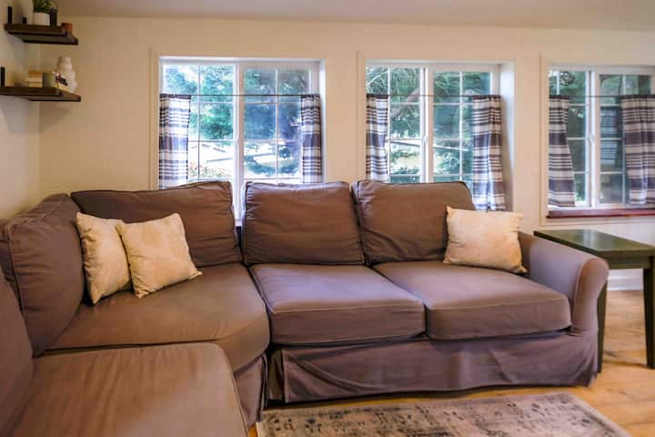 Adorable Garden Studio With Kitchenette - Eugene, OR