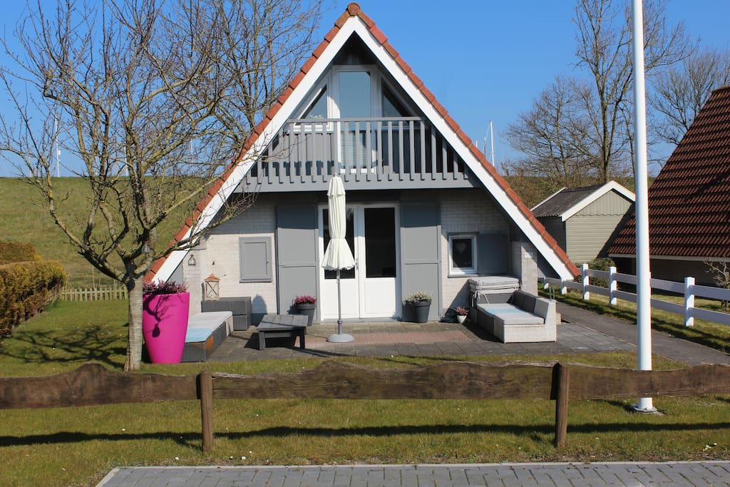 Ruime woning op loopafstand van het water.