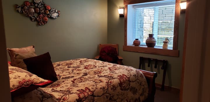 ห้องนอน 1 เตียงควีนไซส์