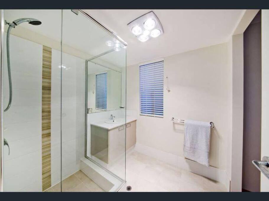 Master bedroom ensuite (downstairs bathroom)
