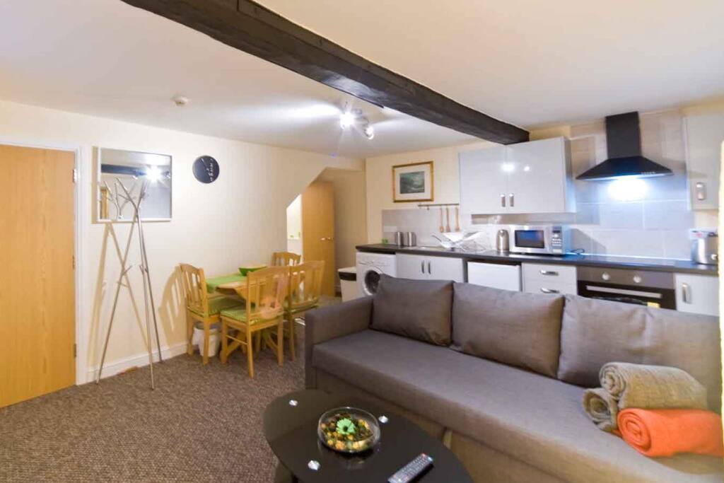 Flat 5 Living