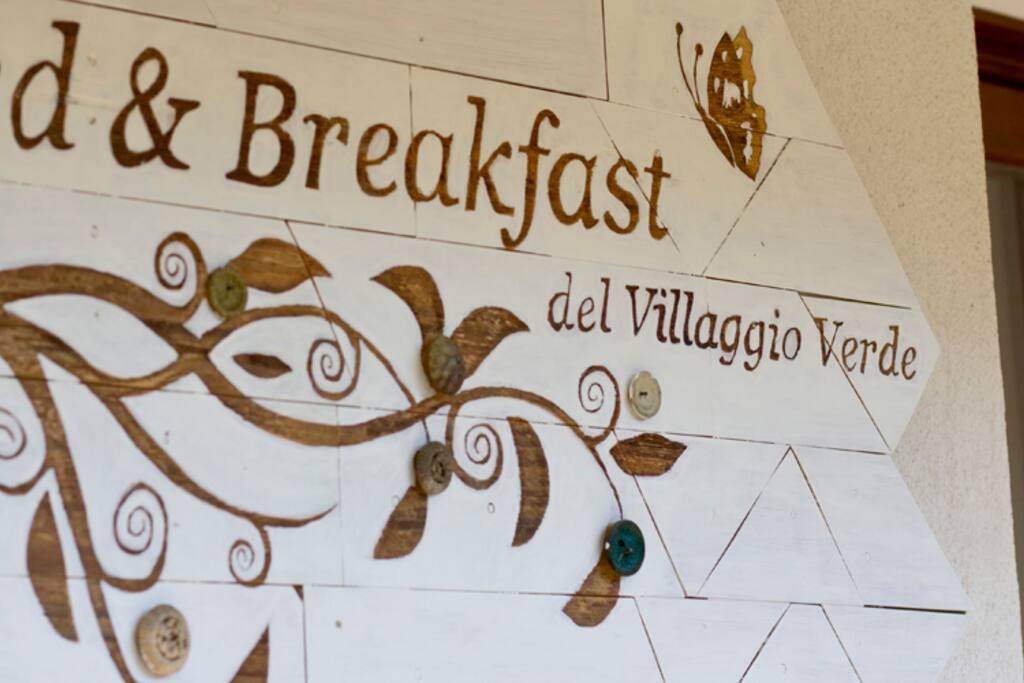 B&B sign