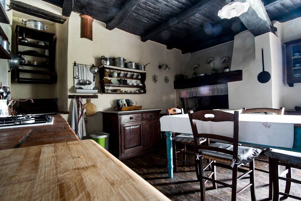 Cucina con Camino Casa Di Sotto