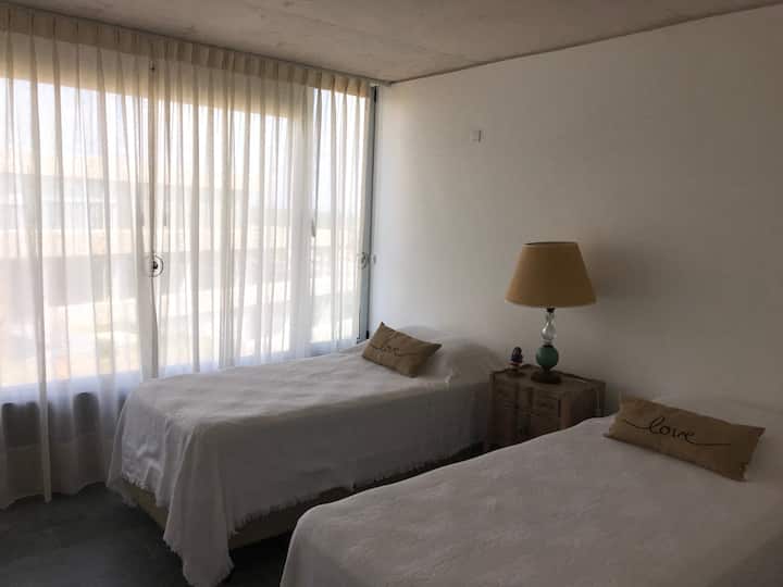 غرفة النوم رقم2 مع أسرّة مفردة أو مزدوجة