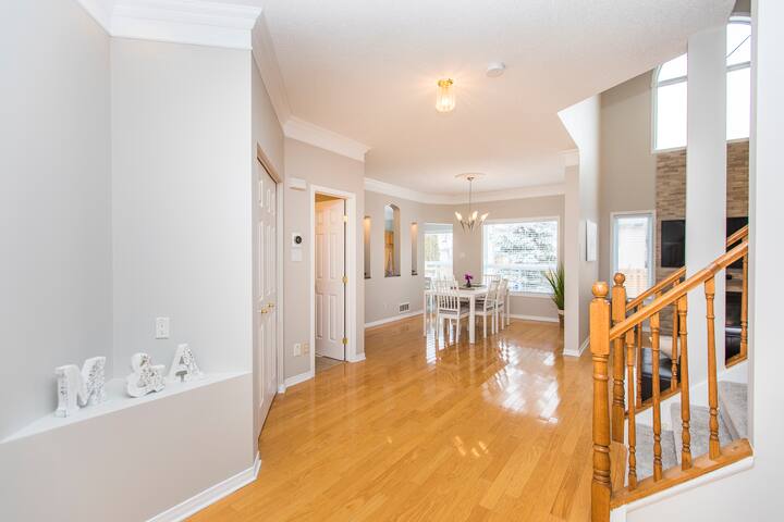 KASHY HOMES-Ravishing 3 story home near DT&Airport gallery image 2