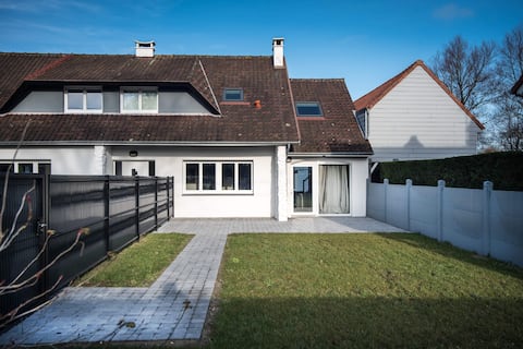 Salicorne renovated villa near preserved area