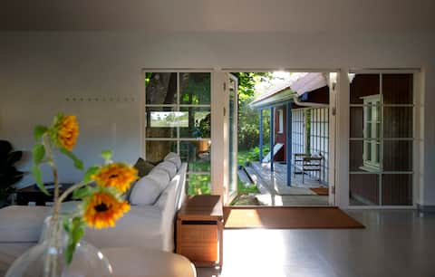 Studio Solbakke, modern studio close to sea